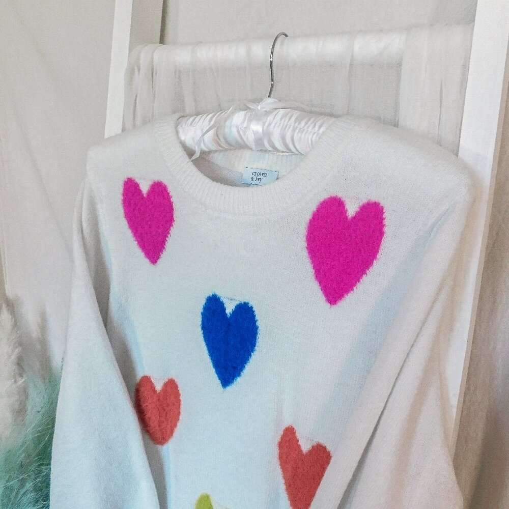 Crown & Ivy White Heart Print Sweater – Size Large